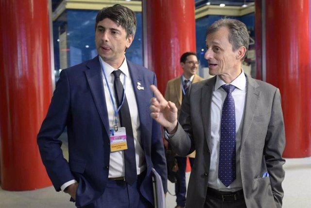 El ministro de Ciencia  y Universidades en funciones, Pedro Duque, y su homólogo chileno en la COP25