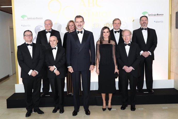 Los Reyes Felipe y Letizia presiden el acto en honor de los galardonados con los premios 'Mariano de Cavia', 'Luca de Tena' y 'Mingote' del diario 'ABC'