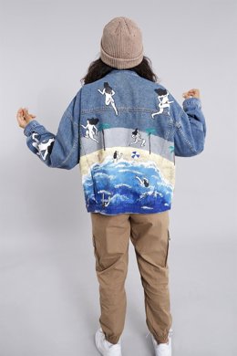 Chaqueta tejana dibujada por Flavita Banana para la marca Top Manta