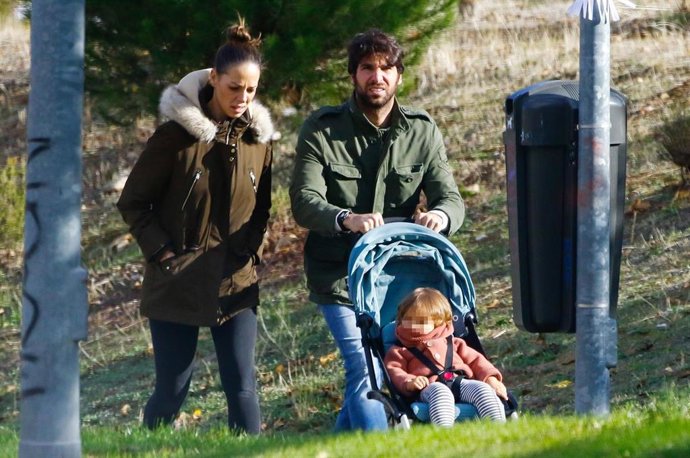 CAYETANO RIVERA ORDOÑEZ Y EVA MARIA GONZALEZ, De Paseo