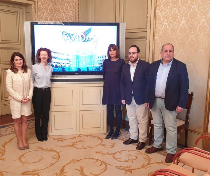 Los concejales María Victoria Bermejo, Ana Suárez, Almudena Parrés, Daniel Llanos y Ricardo Ortiz, de izquierda a derecha, en la presentación de las actividades navideñas