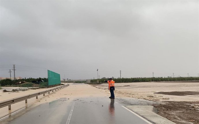 Curso de agua cruzando la carretera de La Puebla a Torre Pacheco