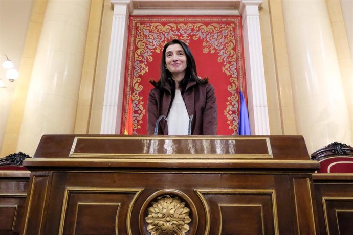 La socialista Pilar LLop en el hemiciclo antiguo del Senado.
