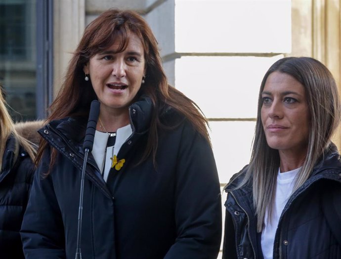 Las diputadas de JxCat en el Congreso, Laura Borrás (i) y Míriam Nogueras (d) en las inmediaciones de la Cámara Alta tras la sesión de constitución de las Cortes para la XIV Legislatura, en Madrid (España), a 3 de diciembre de 2019.