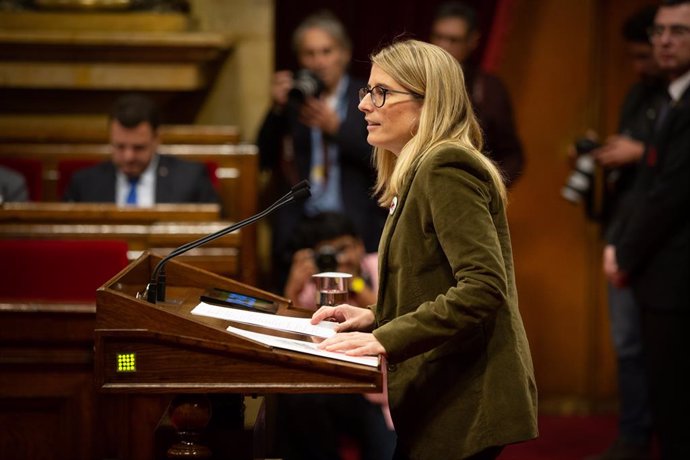 La portaveu de JxCat a l'Ajuntament de Barcelona, Elsa Artadi, durant la seva intervenció en una sessió plenria en el Parlament, a Barcelona / Catalunya (Espanya), a 26 de novembre de 2019.