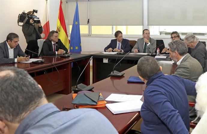 El consejero de Obras Públicas, Ordenación del Territorio y Urbanismo, José Luis Gochicoa, preside la reunión de la CROTU