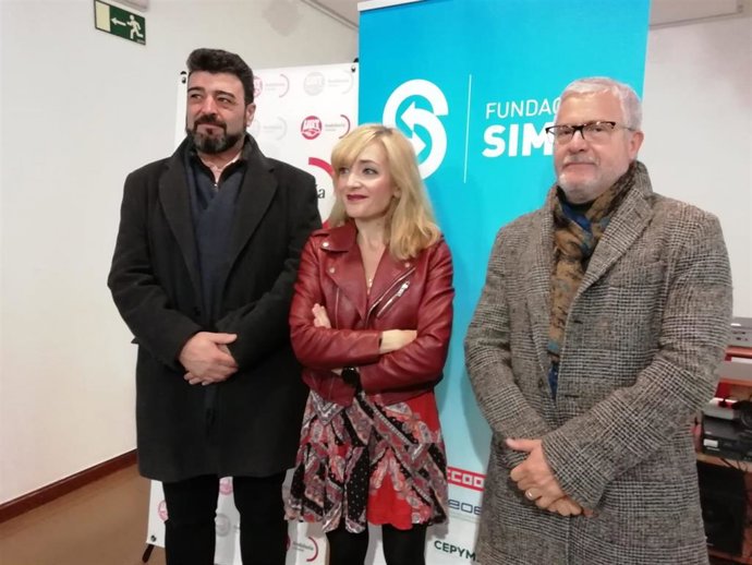 Gonzalo Pino (dcha.) junto a Carmen Castilla y el secretario de UGT Córdoba, Vicente Palomares, en una foto de archivo.