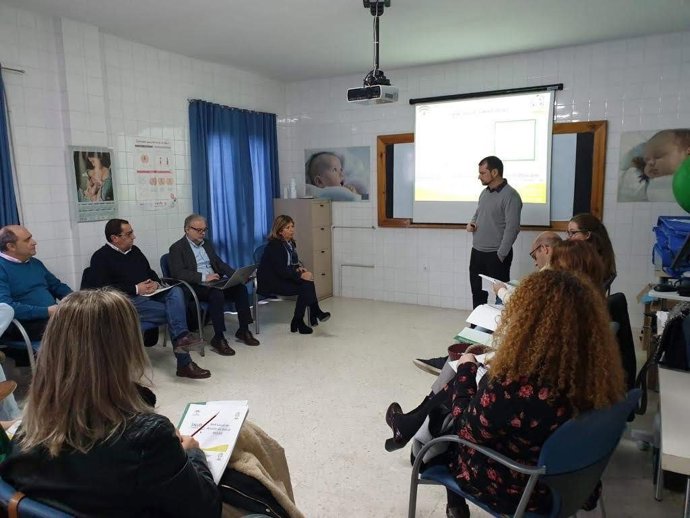 Isabel Paredes en la reunión con los ayuntamientos de la sierra