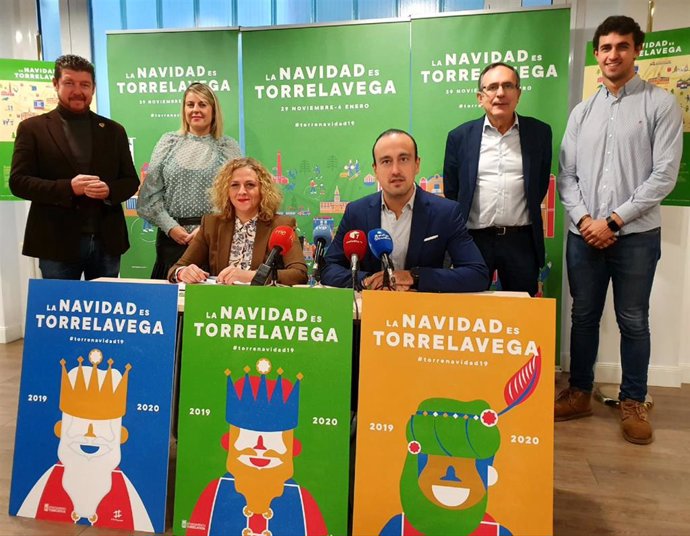 El alcalde, Javier López Estrada, y la concejal de Festejos, Patricia Portilla, han presentado la programación 'La Navidad es Torrelavega'