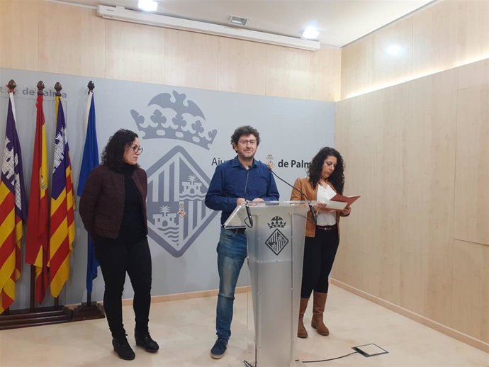 (I-D) Los Responsables De Cort Joana Maria Adrover, Alberto Jarabo Y Angélica Pastor.