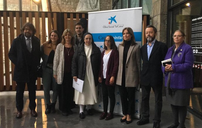 Sor Lucía Caram junto a los integrantes del proyecto "Invulnerables"