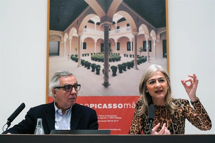 El director artístico del Museo Picasso, José Lebrero, y la consejera de Cultura, Patricia del Pozo, presentan la programación de la pinacoteca para 2020.
