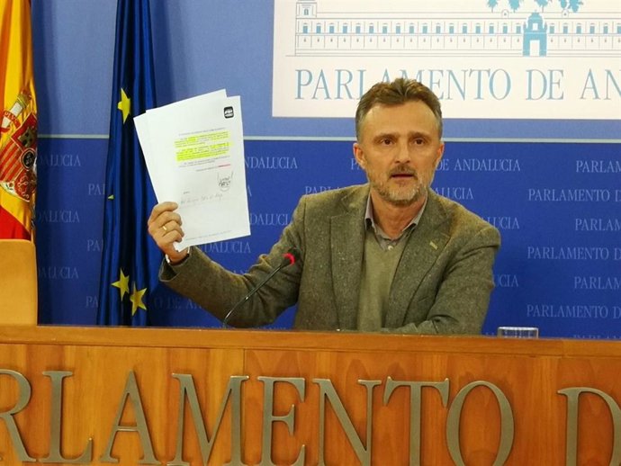 El portavoz parlamentario del PSOE-A, José Fiscal, en rueda de prensa este miércoles