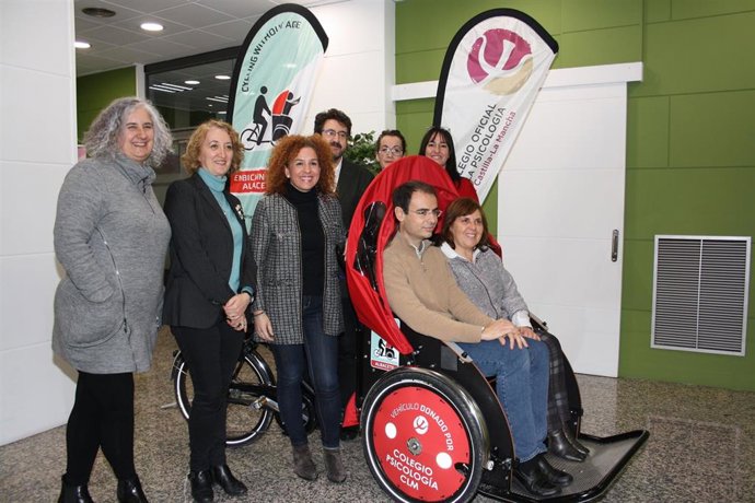 El Colegio de Psicólogos donación del triciclo