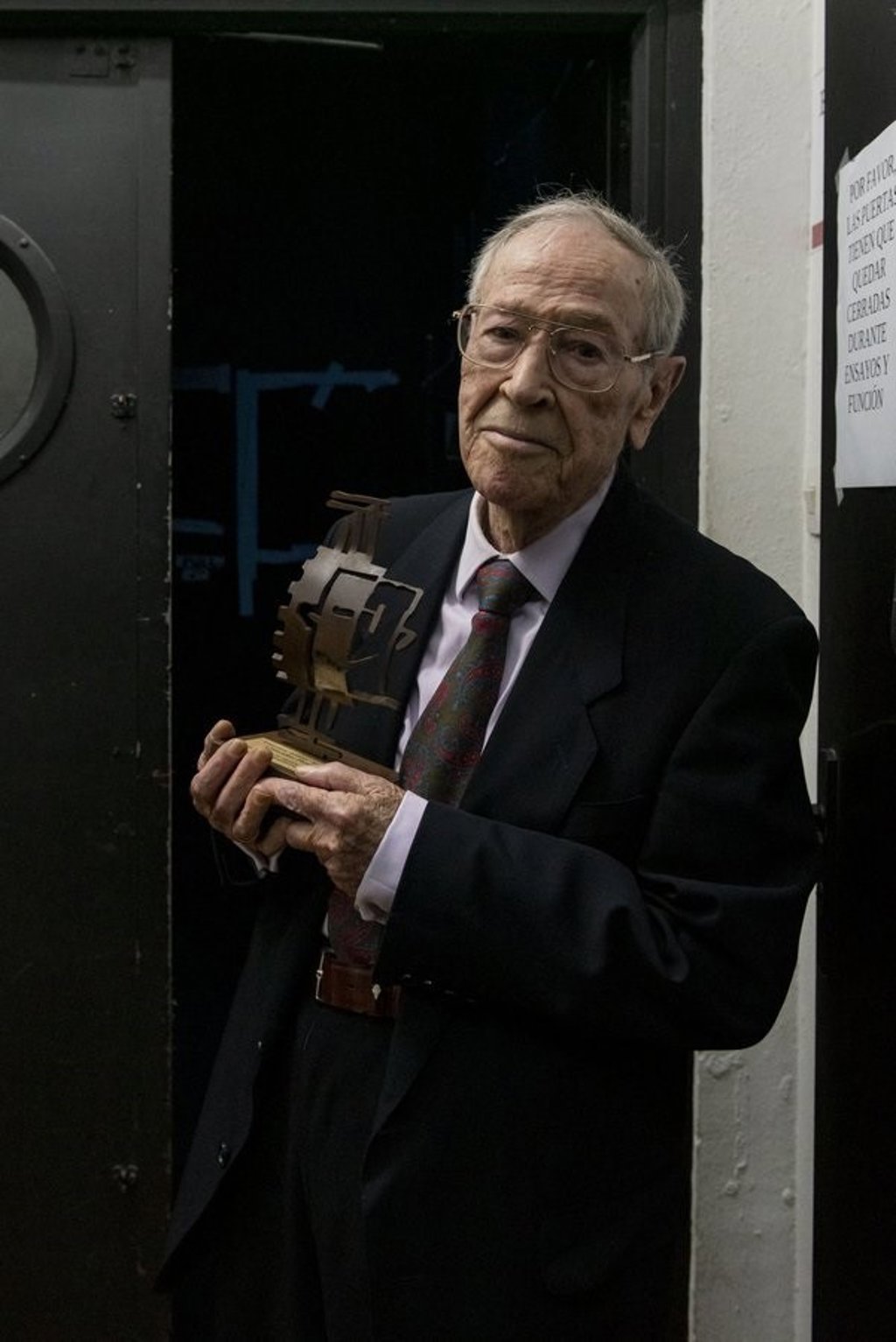 Claudio rodriguez mike mudrovic essay 06 picture