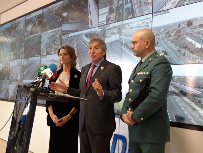 El delegado del Gobierno en Andalucía, Lucrecio Fernández, en la presentación de la operación especial de tráfico por el puente de la Constitución y la Inmaculada.