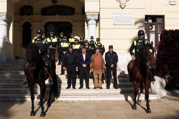 La Policía Local de Málaga protagoniza el Calendario Solidario Ángeles de la Noche