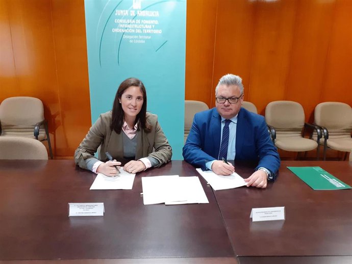 Casanueva y Morales firman el convenio para la cesion de la carretera