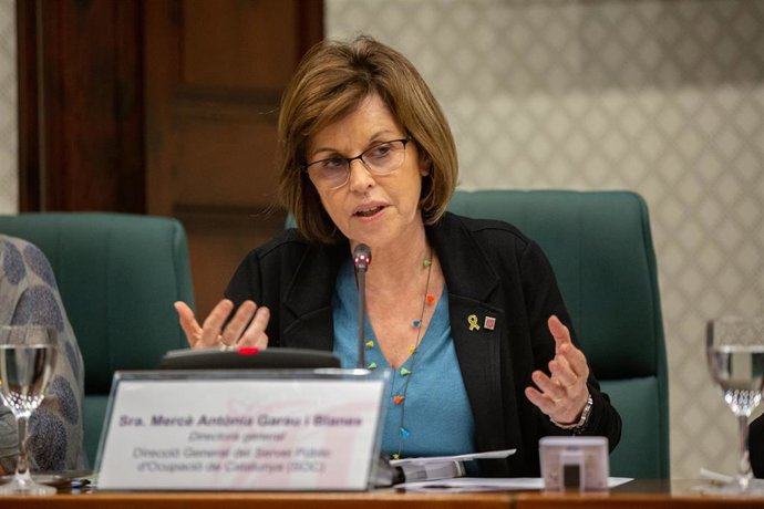 La directora general del Servei d'Ocupació de Catalunya (SOC), Merc Antnia Garau, durante su intervención para informar sobre actuaciones en el Parlament de Catalunya