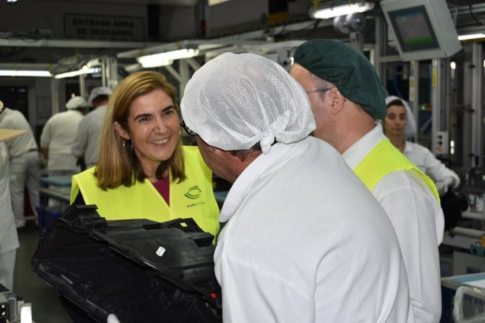 La consejera de Empleo, Formación y Trabajo Autónomo, Rocío Blanco, en una foto de archivo de una visita a un centro especial de empleo.