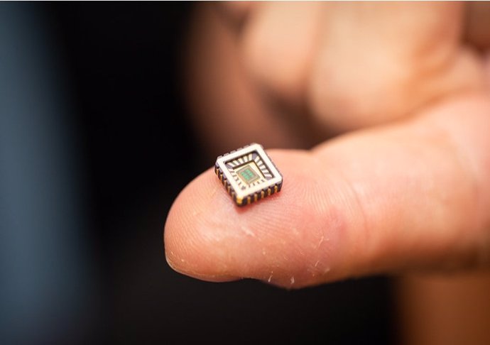 Desarrollan neuronas artificiales en un chip de silicio con las que se podrán cu