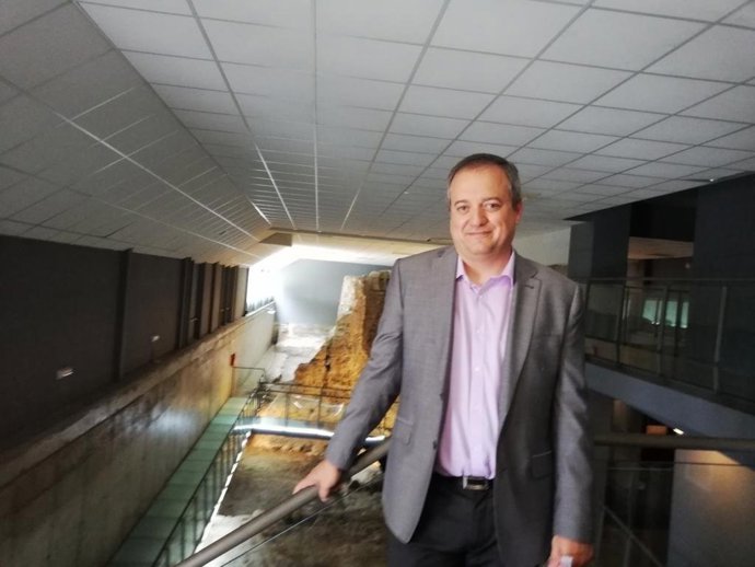 Delgado, en el centro de interpretación 'Puerta del Mar'