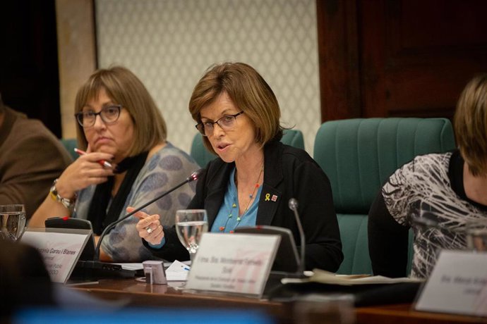 La directora general del Servei d'Ocupació de Catalunya (SOC), Merc Antnia Garau, durante su intervención para informar sobre actuaciones en el Parlament de Catalunya
