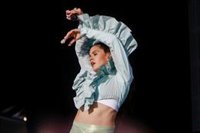 Rosalía y Emma Watson protagonizan el Calendario Pirelli 2020, inspirado en Romeo y Julieta