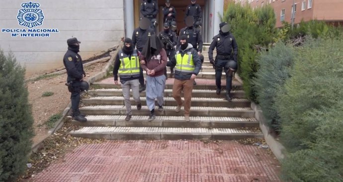 Imatges de l'operació en la qual la Policia ha desarticulat una xarxa de suport a DAESH amb un detingut a Guadalajara i tres més al Marroc.