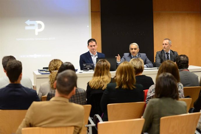 El delegado de Educación, Deporte, Igualdad, Políticas Sociales y Conciliación de la Junta en Granada, Antonio Jesús Castillo, en la clausura del programa