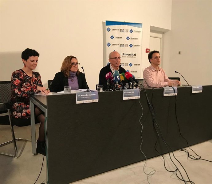 El director de l'Anuari d'Educació de Balears, Lluís Ballester, en roda de premsa