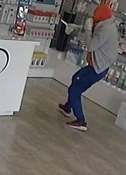 Imagen del joven que atracó una farmacia en la pedanía murciana de Santa Cruz