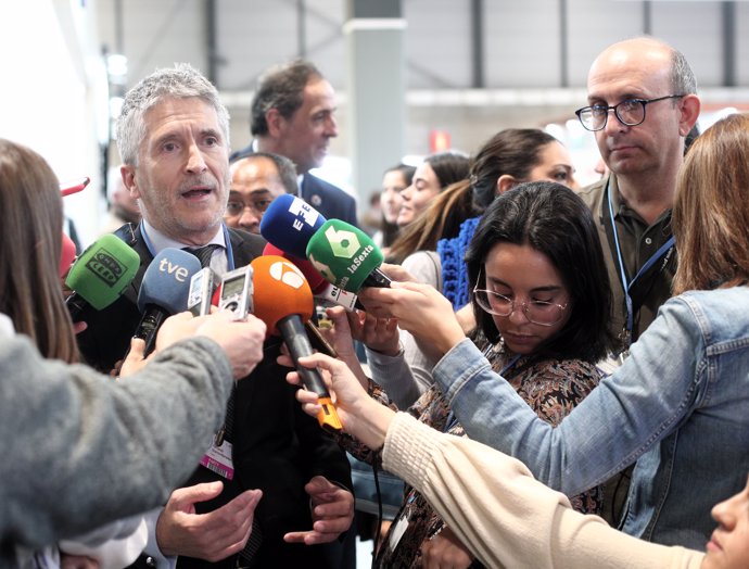 El ministro de Interior en funciones, Fernando Grande-Marlaska ofrece declariones a los medios de comunicación durante la tercera jornada de la Conferencia de Naciones Unidas sobre el Cambio Climático (COP25), en Madrid (España), a 4 de diciembre de 201