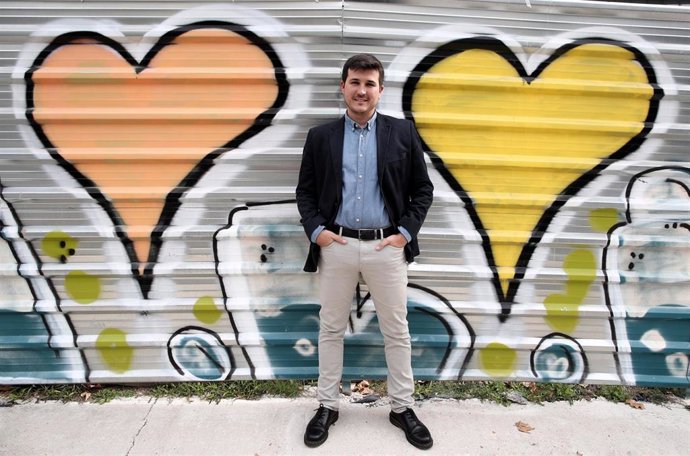 El nuevo portavoz de Más Madrid en la Asamblea de Madrid, Pablo Gómez Perpiny, posa tras su entrevista con Europa Press, en Madrid (España), a 30 de octubre de 2019.