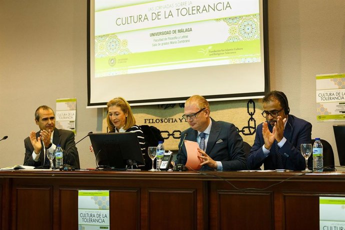La vicerrectora de Estudios de Grado de la Universidad de Málaga, María Chantal Pérez Hernández, inaugura las Jornadas sobre la Cultura de la Tolerancia.