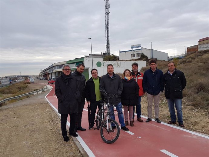 El consejero José Luis Soro ha asistido a la apertura del carril bici en La Puebla de Alfindén