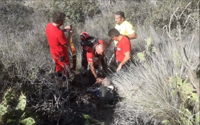 Rescate del varón extraviado en el día de ayer en Adeje