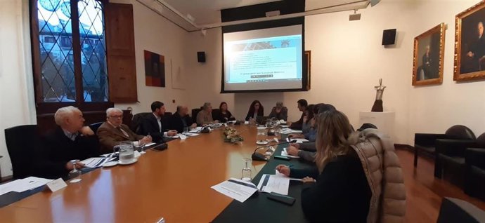 La presidenta del Consell de Mallorca, Catalina Cladera, presenta los presupuestos a los principales agentes económicos de Mallorca        La presidenta del Consell de Mallorca, Catalina Cladera, y el consejero