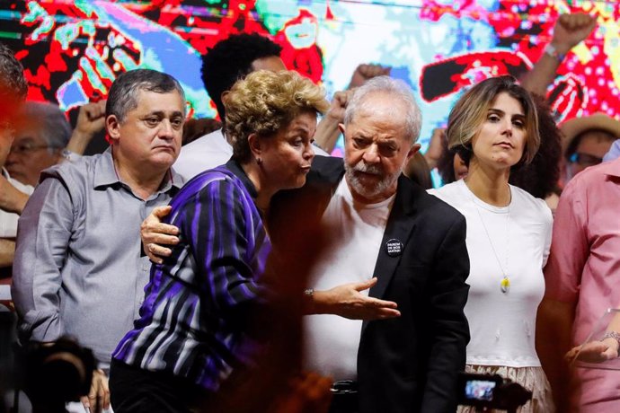 Los expresidentes de Brasil Lula da Silva y Dilma Rousseff durante una convención del Partido de los Trabajadores celebrada en Sao Paulo