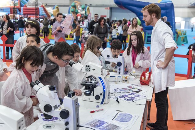 [Grupomadrid] Juvenalia 2019 Y Apadrina La Ciencia Acercarán La Ciencia A Toda La Familia
