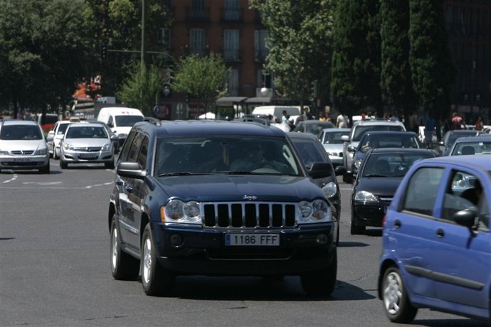 Recursos de tráfico. Carreteras. Coches. 