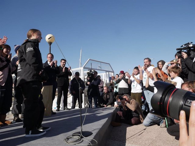 La joven activista sueca por el medioambiente Greta Thunberg, a su llegada a Lisboa tras cruzar el Atlántico en el catamarán La Vagabonde para asistir a la Cumbre del Clima que se celebra en Madrid hasta el día 13 de diciembre, en Lisboa a 3 de diciembre 