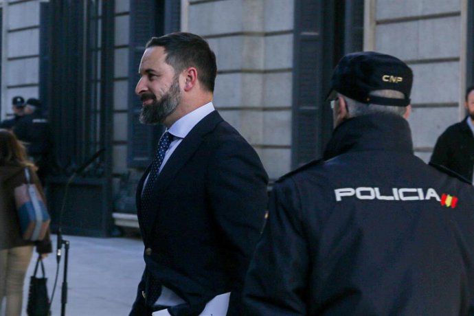 El presidente de Vox, Santiago Abascal, abandona el Congreso de los Diputados tras la sesión de constitución de las Cortes para la XIV Legislatura, en Madrid (España), a 3 de diciembre de 2019.