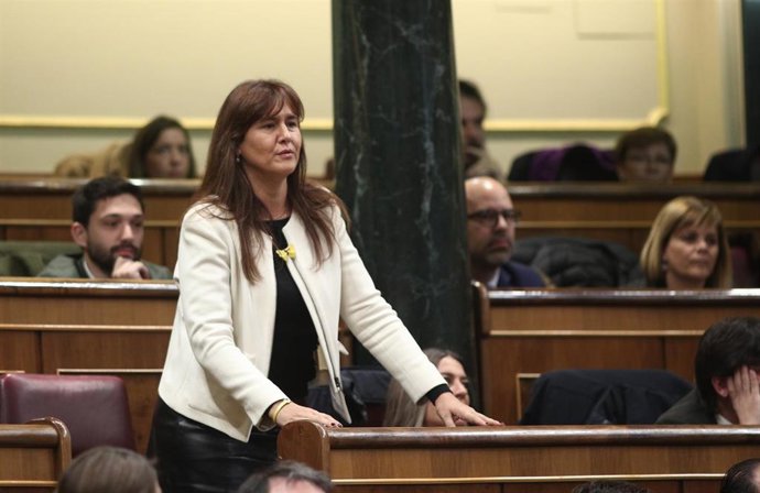 La diputada de JxCat en el Congreso, Laura Borrás, jura acatar la Constitución durante la sesión de constitución de las Cortes para la XIV Legislatura en el Congreso de los Diputados, Madrid (España), a 3 de diciembre de 2019.