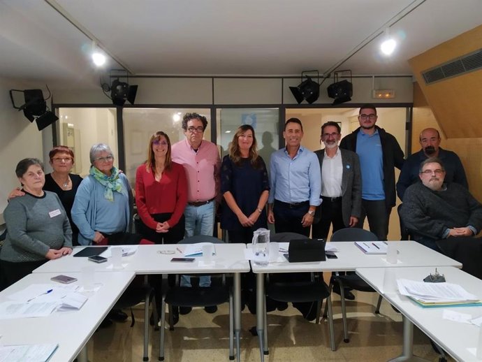 La consellera de Salud, Patricia Gómez, con la Plataforma Ciudadana para la Sanidad Pública