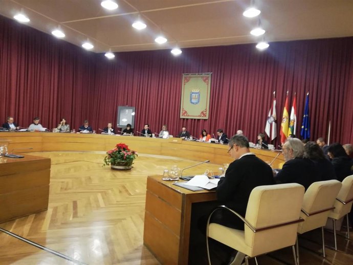 El Ayuntamiento de Logroño celebra la sesión plenaria del mes de diciembre.