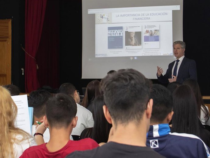 Inicio de las jornadas de educación financiera del Proyecto Edufinet de Unicaja