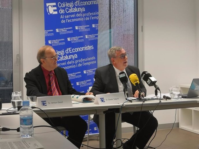Anton Gasol y Xavier Segura (Collegi d'Economistes)