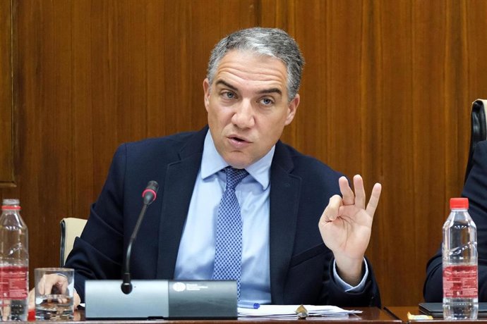 Elías Bendodo, este jueves en comisión del Parlamento andaluz