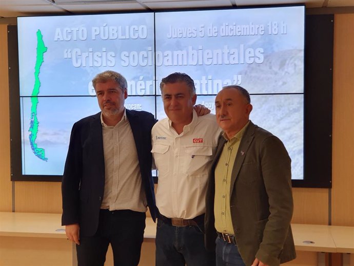 Los secretarios generales de CCOO y UGT, Unai Sordo y Pepe Álvarez, y el secretario General de CUT-Chile, Nolberto Díaz, presentan el acto: "Crisis climática y revuelta en América Latina"
